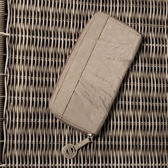 Travelon Wallet Zipper Neutral with Floral Lining - Picture 3 of 9